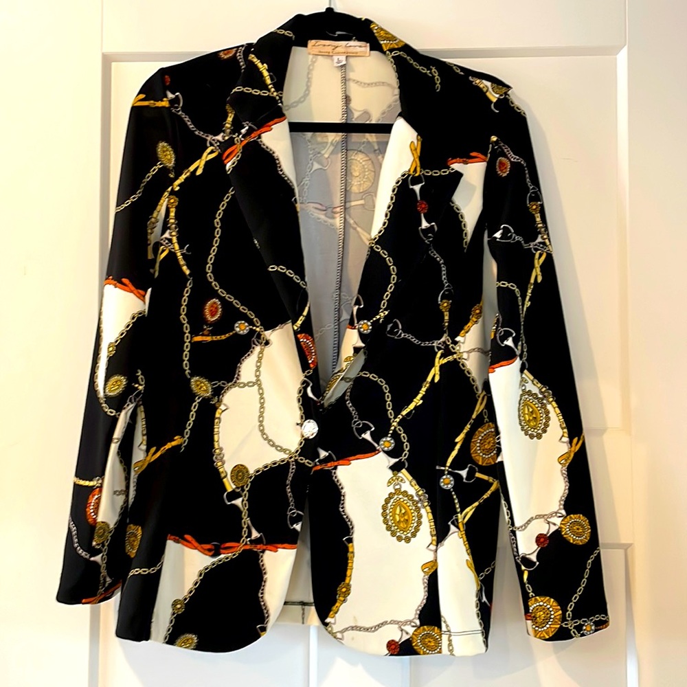 Ivory Love blazer with luxury motive. Gucci chain link. Super flattering